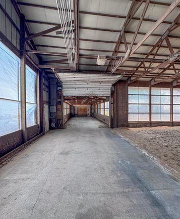 Large Industrial Warehouse with Flexible Layout & High-Capacity Doors