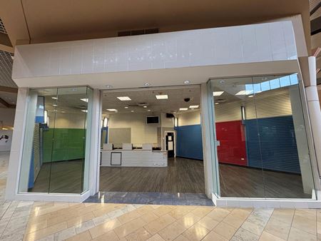 L04      Space Photo Gallery 3