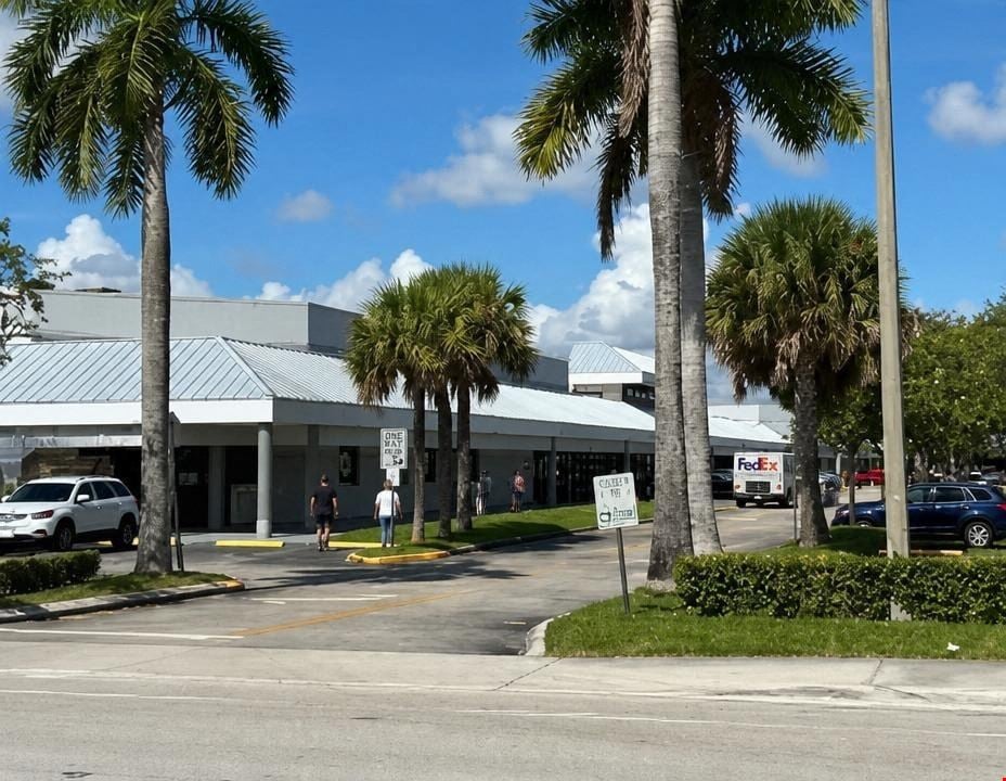 PLAZA SHOPPES / RETAIL