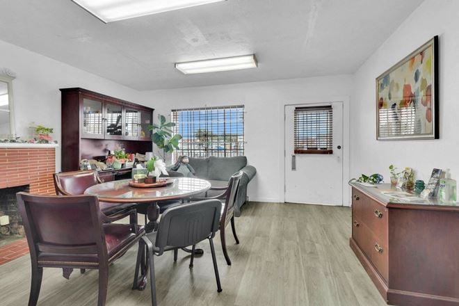 1258 Broadway