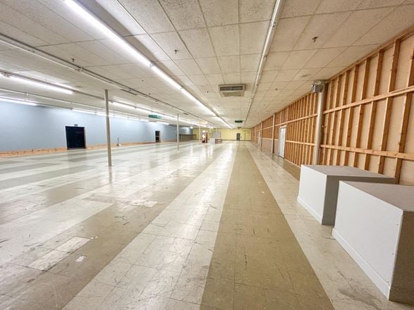 Vacant Big Box for Lease
