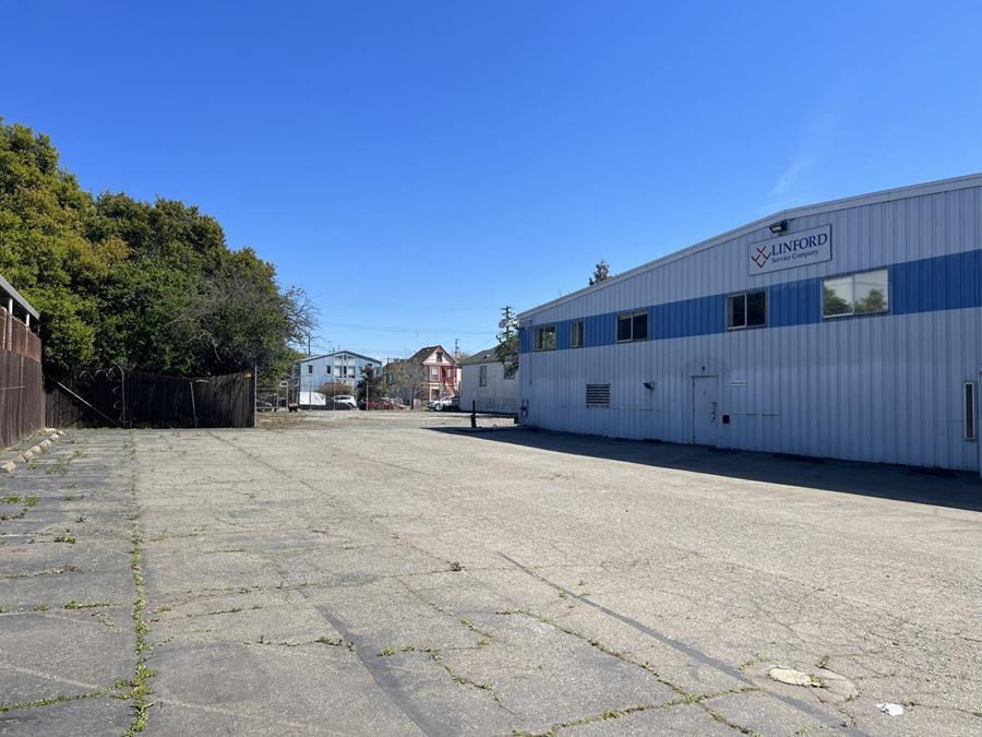 Office with Large Lot for Lease - West Oakland
