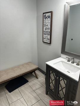 Executive Office Suites 4216 102nd St. Lubbock, TX 79423
