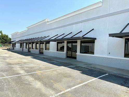 Newly Renovated Shopping Plaza Near Buc-ee's
