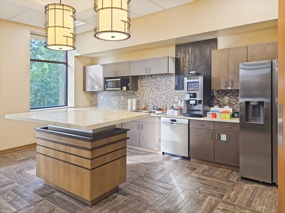 Regus - Eau Claire - Oakwood Mall Dr