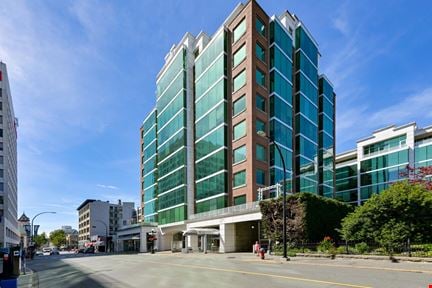 210 - 730 View St