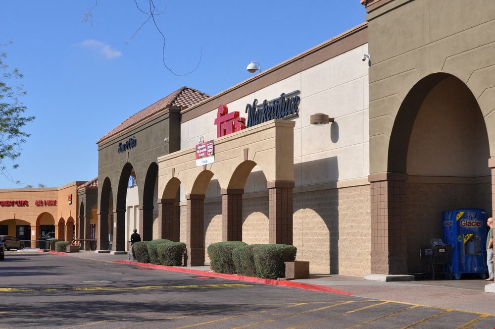 Warner Ranch Plaza