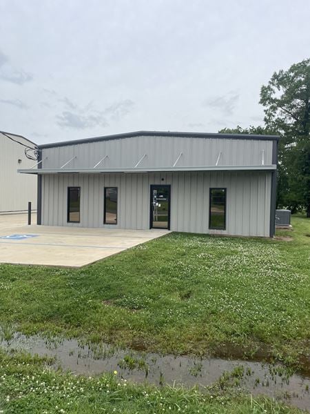 Photo of commercial space at 1310 Driftwood Drive in Bossier City