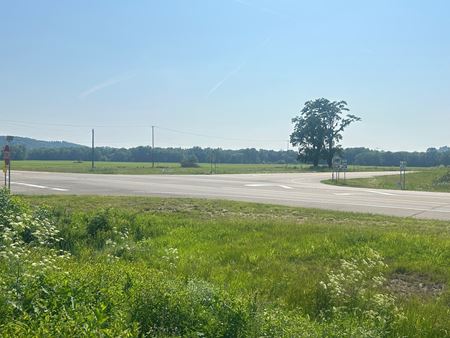 Photo of commercial space at OH-60 at Raiders Road in Dresden