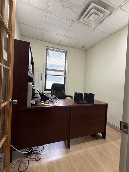Retail space for Rent at 23-25 South 19th Street in Philadelphia