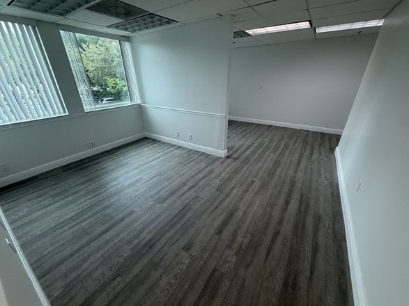 1108 SF Suite 302D PROFESSIONAL & MEDICAL OFFICE SPACE FOR LEASE