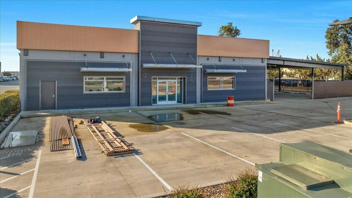 Freestanding Industrial Building w/ Fully Remodeled Office