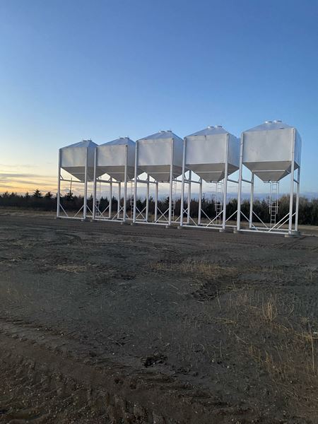 VacantLand space for Sale at Noonan Lot With Grain Bins in Noonan