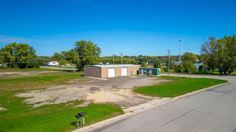 Industrial Shop & Warehouse on 1+ Acre 