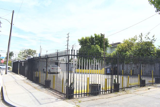 7701 Santa Fe Ave