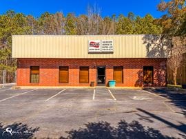 ±3,500 SF Freestanding Office/Warehouse