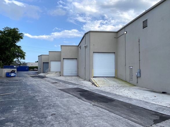 ±12,000 SQFT OFFICE WAREHOUSE CONDOMINIUM
