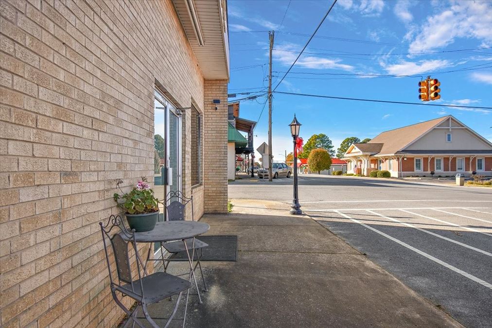 200 E Broadway St, Collinwood, TN, 38450