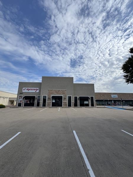 Retail space for Sale at 2001 SE Green Oaks Blvd in Arlington