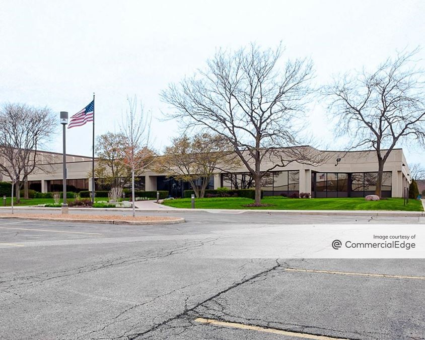 555 Oakwood Road, Lake Zurich, IL 60047