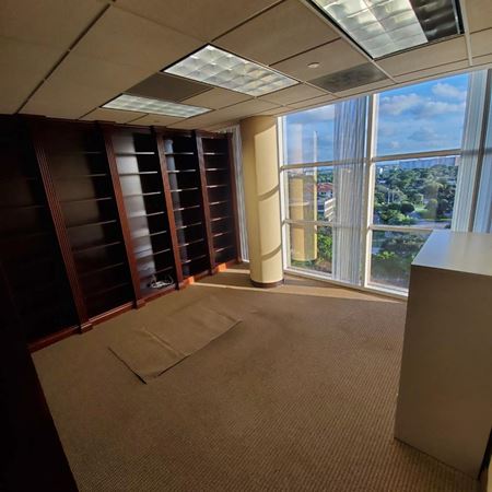 Presidential Circle - Office for Lease
