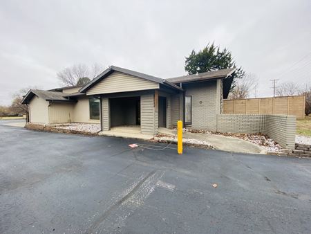 4,520 SF Freestanding Retail/Office Building For Sale or Lease in Southeast Springfield - Springfield