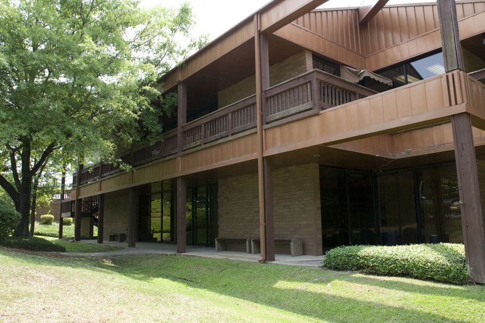 Corporate Office Space | Spring Lake Cove Office Park in Pearl