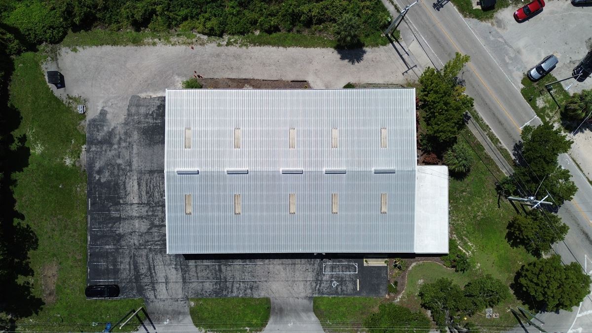 10,440 SF Distribution Facility on 0.86 AC For Sale or Lease