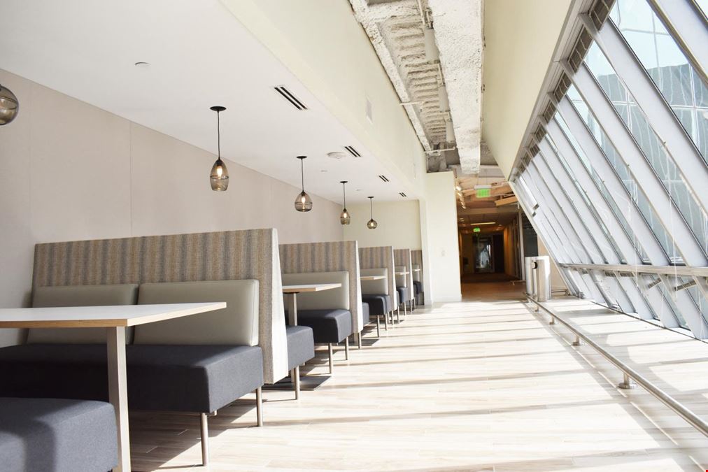 Fountain Place | Sublease 219,795 SF