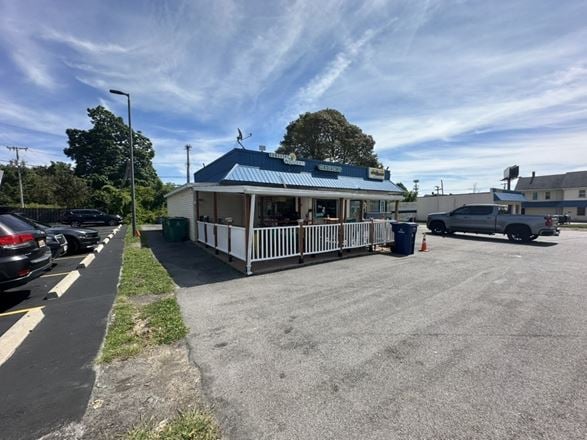 893 Jefferson Ave - 1,230+/- SF Retail Space