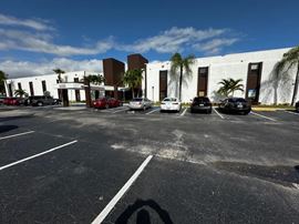 962 SF Suite 207 Professional and Medical Office Space