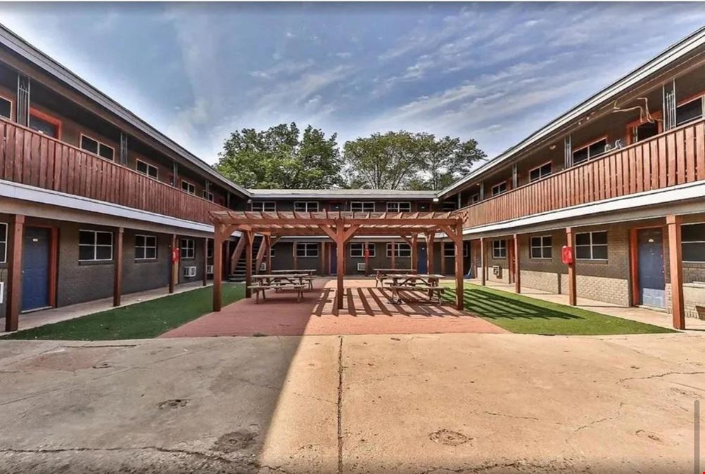 Raider's Court Apartment Lubbock