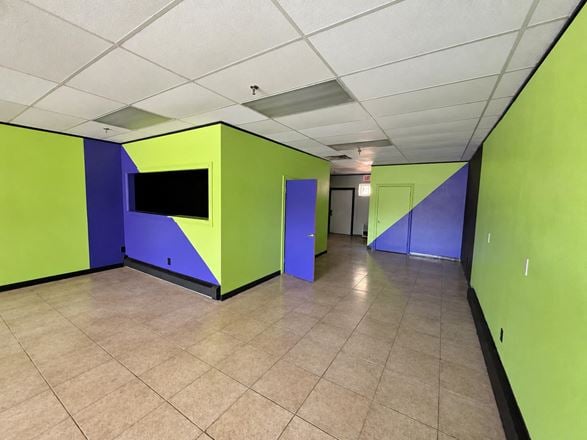 Emerald Plaza Shopping Center