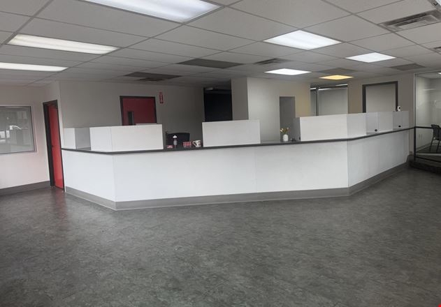 2,000SF Available at Park Place