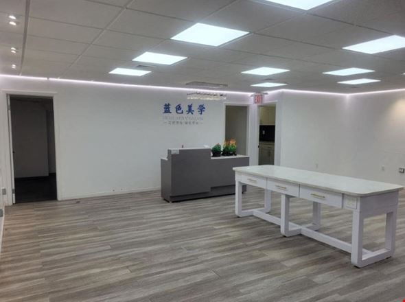 Spacious Restaurant Salon Pharmacy Retail Store Off Main Street Lease