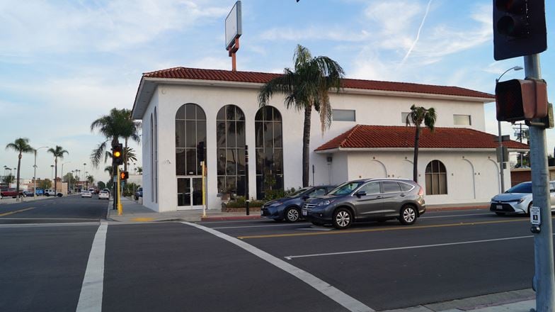 400 SAN FERNANDO MISSION BLVD