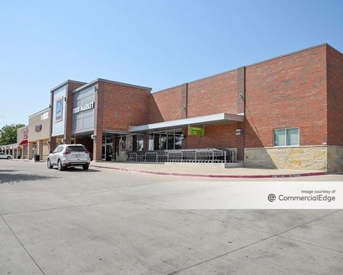 University Plaza - 401 North US Highway 77