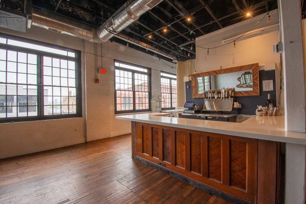 Multi-Tenant Investment Opportunity in Downtown Aurora