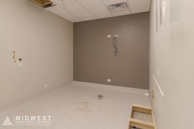 5230 S. Blackstone Ave - | 2,120 SF