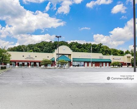 Commercial space for Rent at 2125 State Street in New Albany