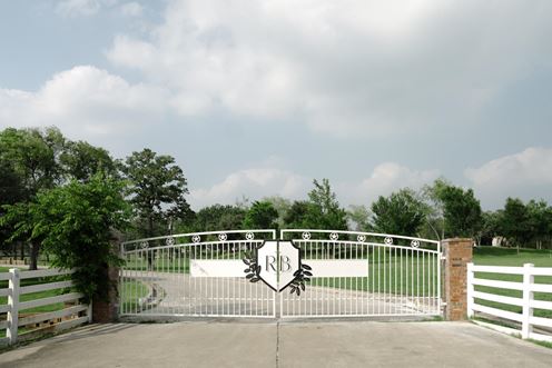 Elegant Hill Country Wedding & Event Center – 14,321 SF on 39 Acres
