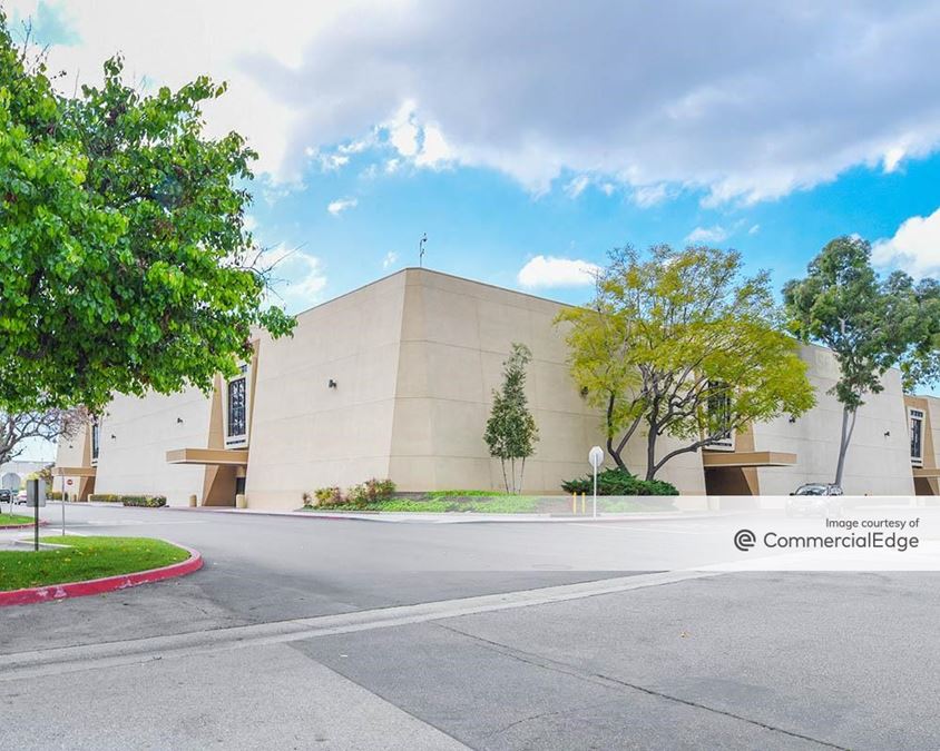 100 Los Cerritos Center, Cerritos Retail Space For Lease