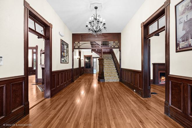 Historic Retail/Hotel/2nd Gen Restaurant/Event Space in Downtown Alachua, Florida