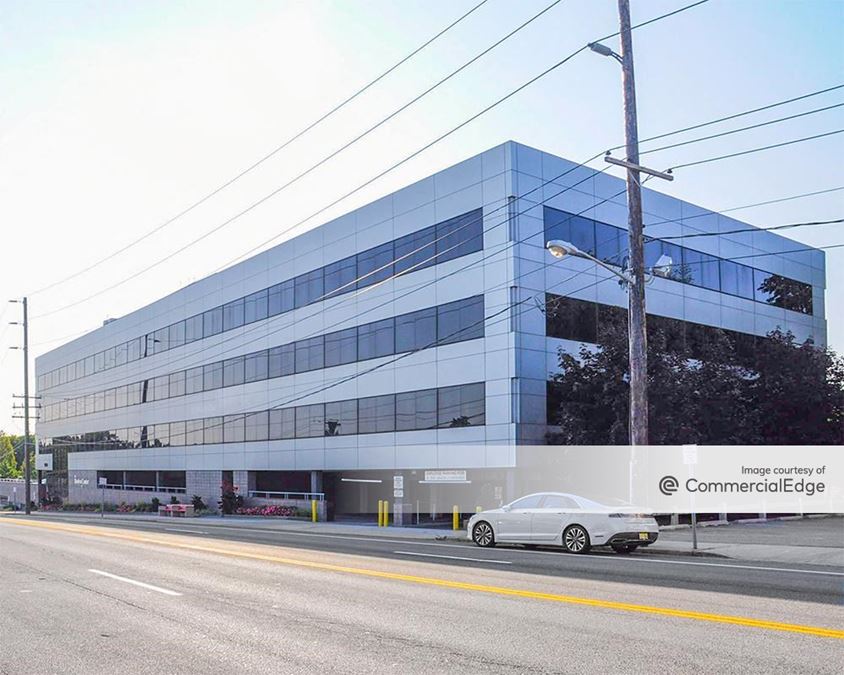 1044 Northern Blvd, Roslyn, NY 11576