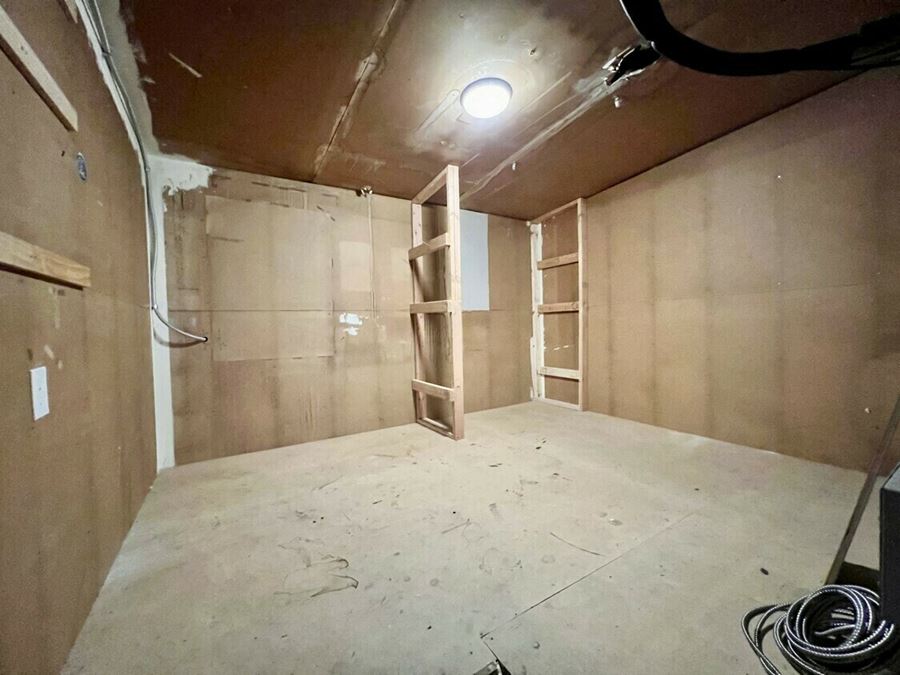1529 Grand