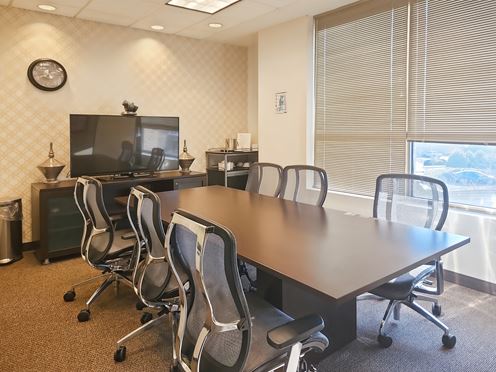 Regus - Fayetteville - Main Street Office Center