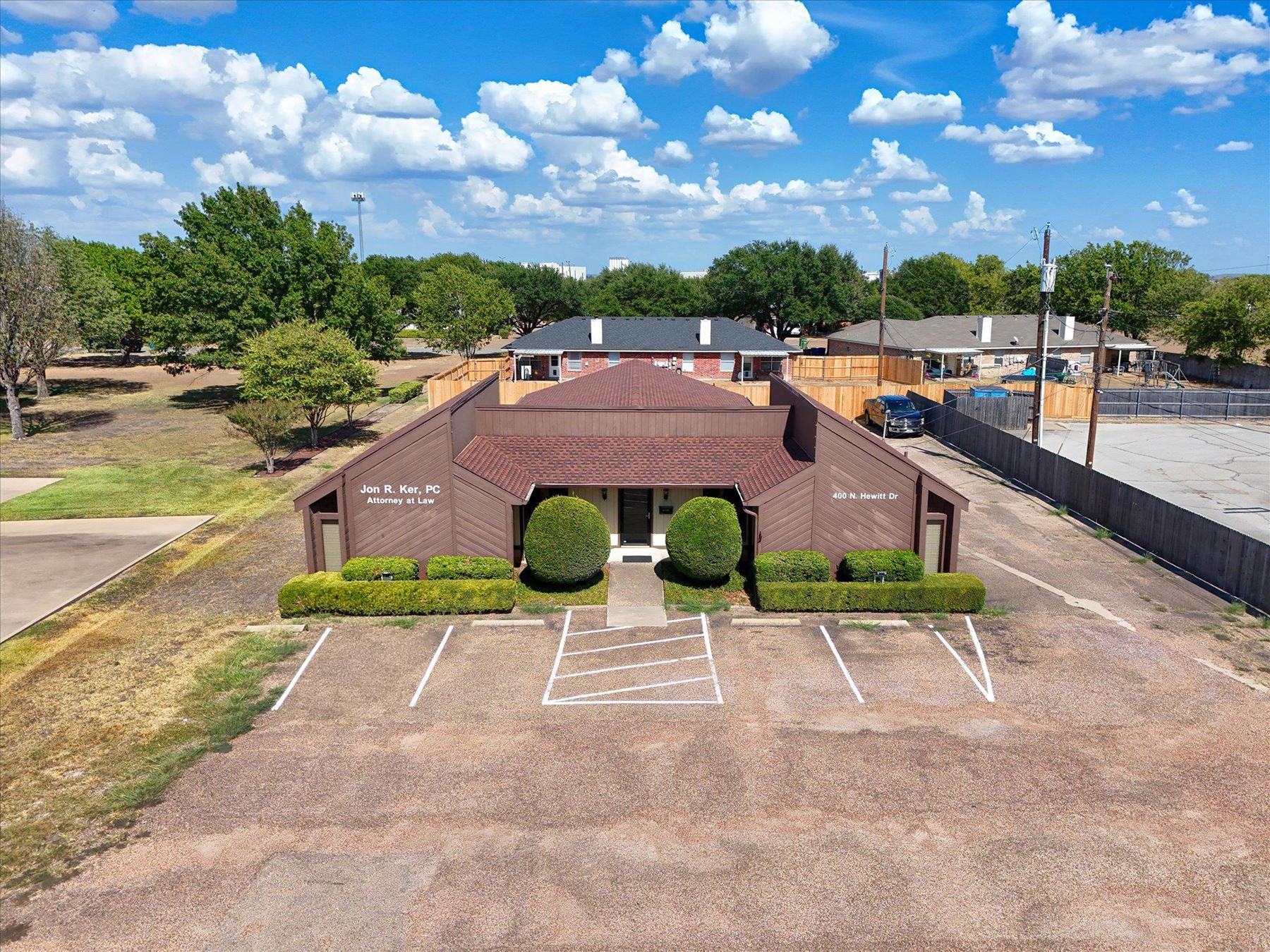 400 N Hewitt Dr