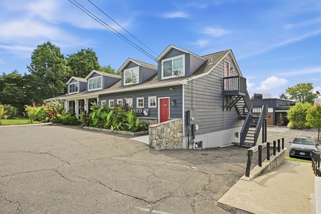 44 Mill Plain Road