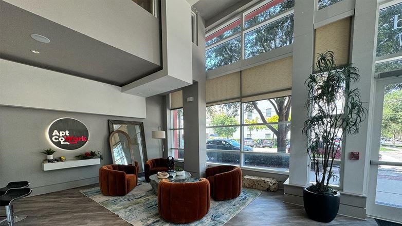 Apt CoWork - at Cottonwood Bayview