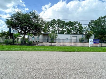 Photo of commercial space at 602 West Semands Street in Conroe